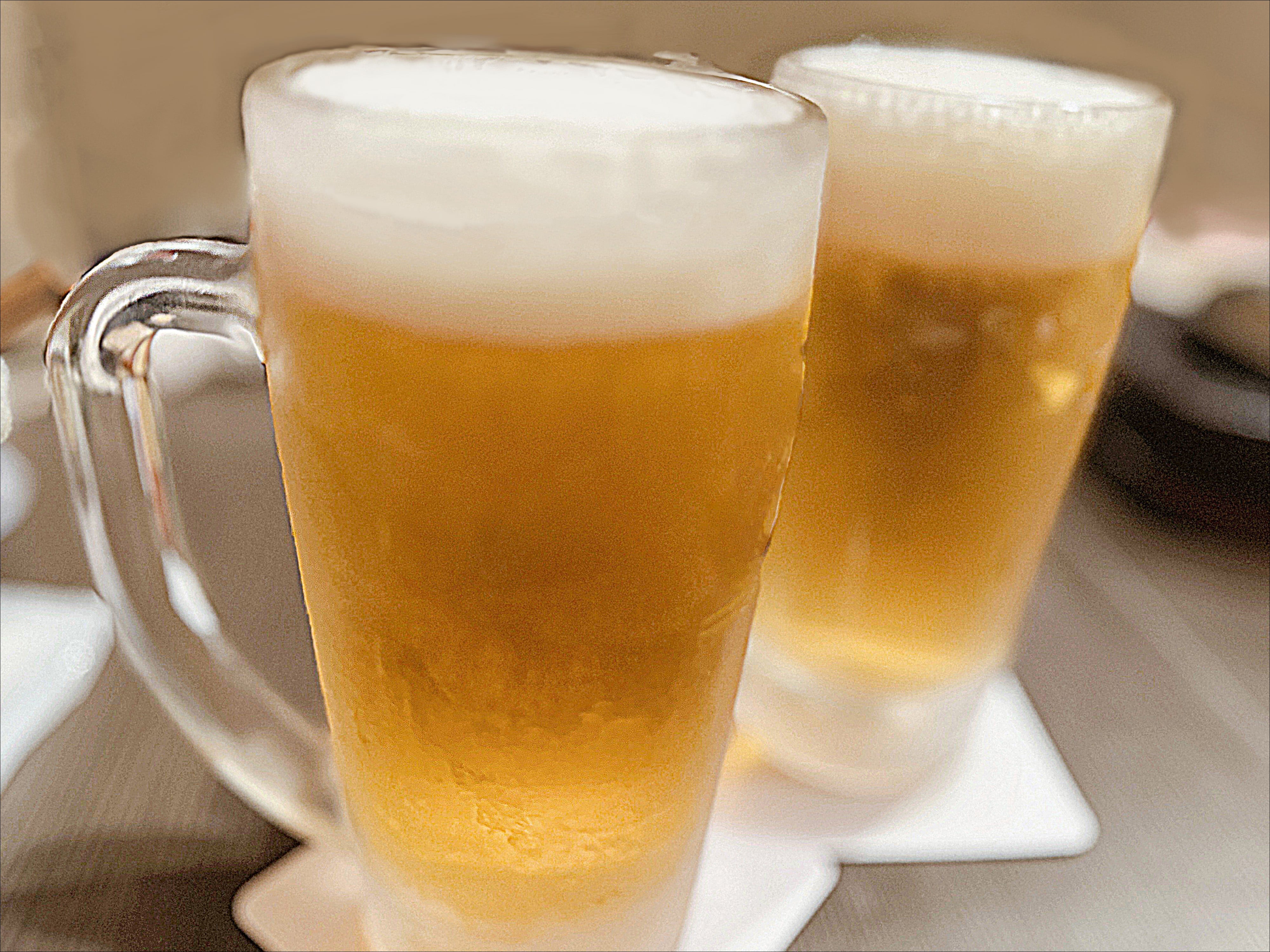 キンキンに冷えたジョッキに注がれたビール